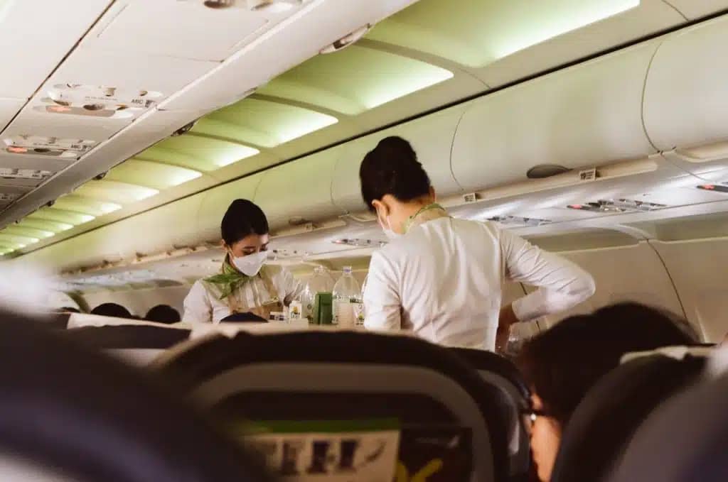 10 Best Luggage for Flight Attendants In 2023